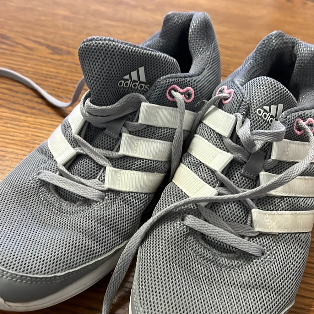 Adidas Womens Grey Tennis Shoes Size 8